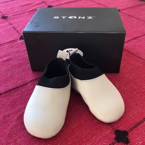 Stonz Yale booties (6-12 months)